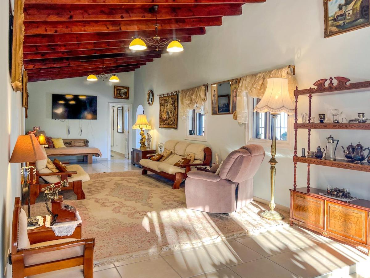 Вилла Exquisite Rural House With Garden, Pool And Sea Views Арико-Вьехо Экстерьер фото